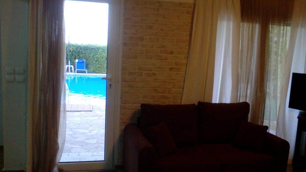 Apartment With Private Pool Kiáton Exterior foto