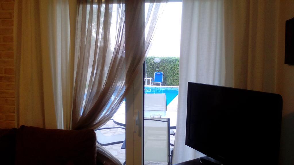 Apartment With Private Pool Kiáton Exterior foto