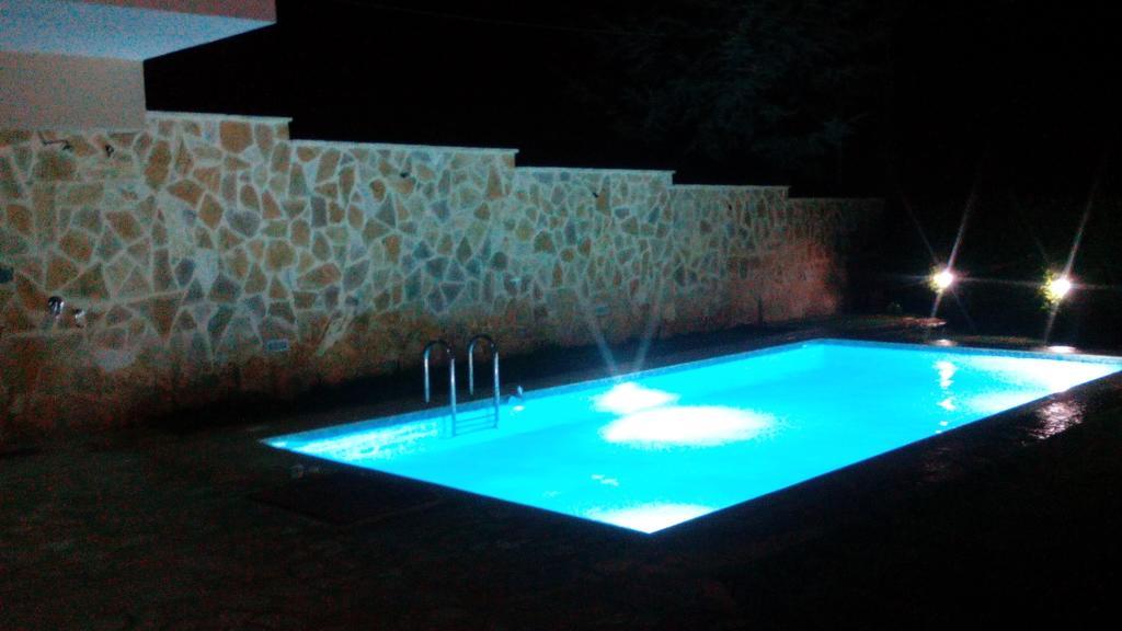 Apartment With Private Pool Kiáton Exterior foto