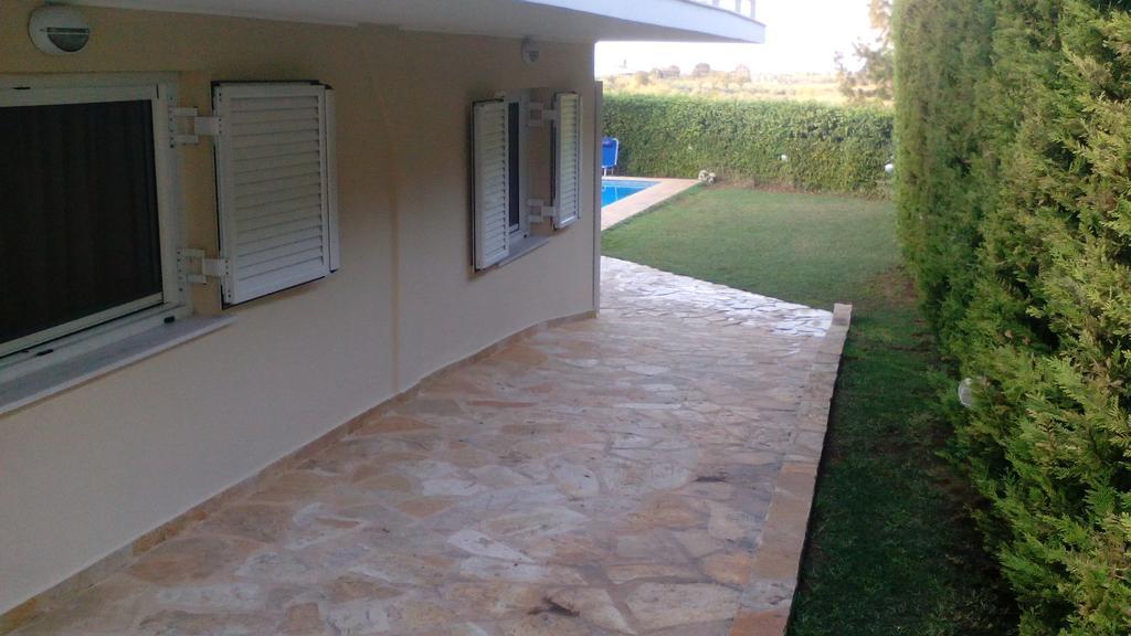 Apartment With Private Pool Kiáton Exterior foto