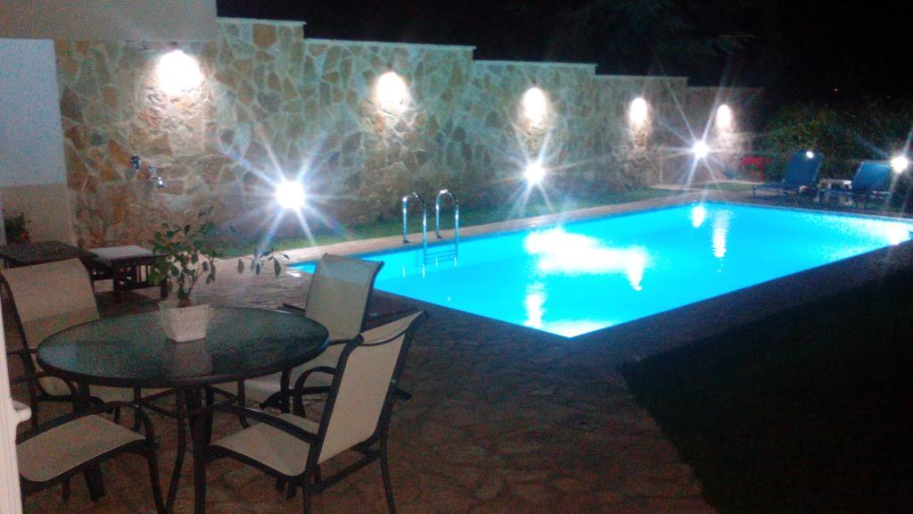 Apartment With Private Pool Kiáton Exterior foto