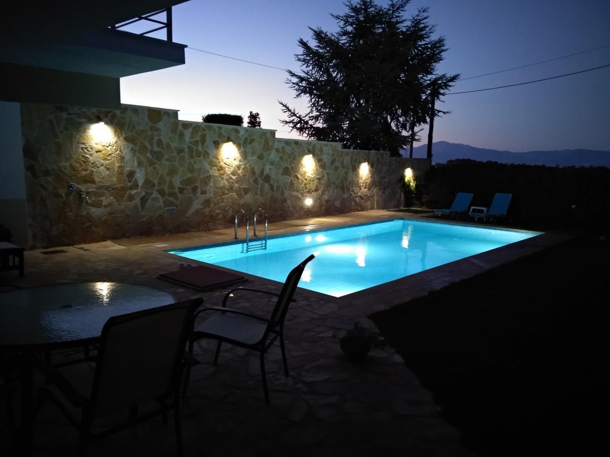 Apartment With Private Pool Kiáton Exterior foto